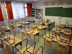 El a kezekkel az iskoláktól!