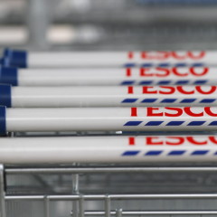Állást kaphatnak a Tescósok